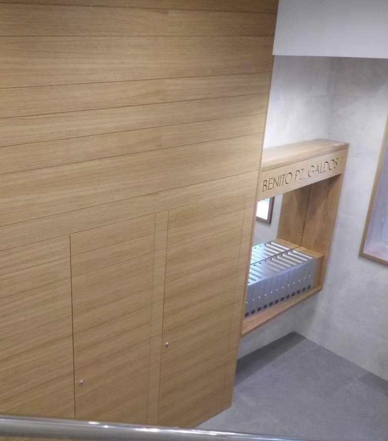 Portales  Ebanisteria KIMER Con Panelado de Madera Horizontal 