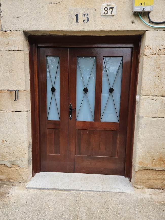 Puertas Interior Exterior. KIMER Ebanistería Carpintería