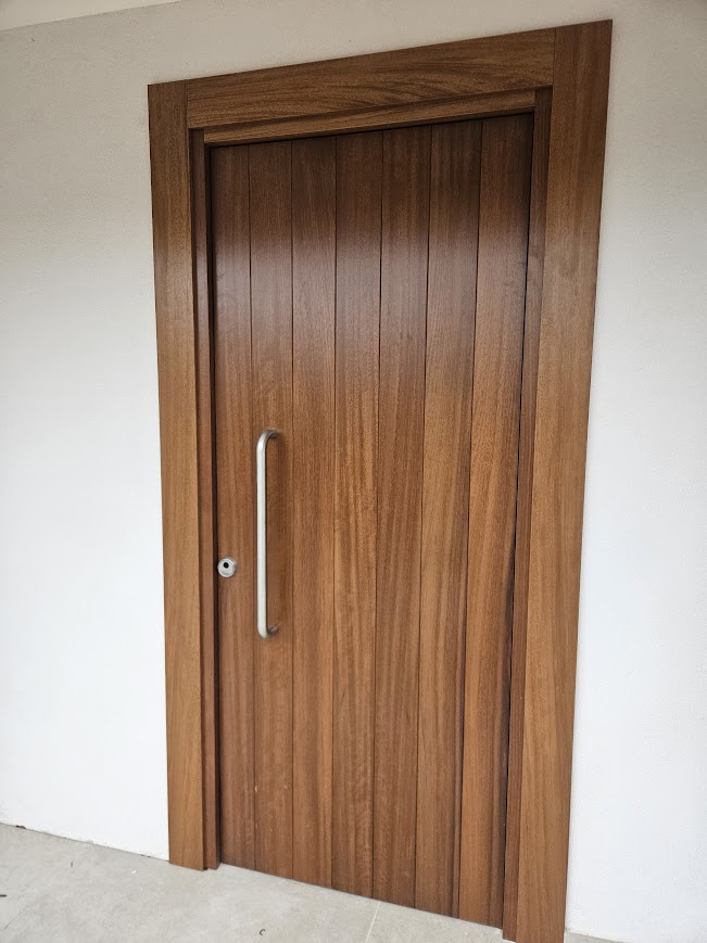 Puertas Interior Exterior. KIMER Ebanistería Carpintería